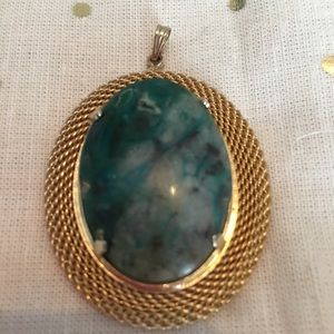 Vintage gold/green stone pendant